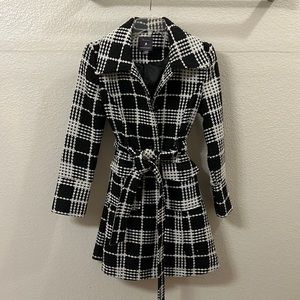 Forever 21 small black and white coat